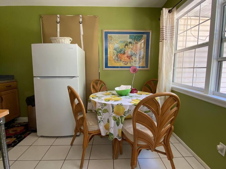 One Bed Suite Near Beaches And Downtown ساراسوتا المظهر الخارجي الصورة